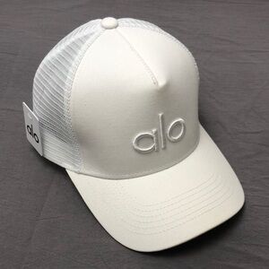 🎁FRESH ALO Yoga Casual District Trucker Hat - NWT